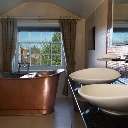 Grays Court 4*