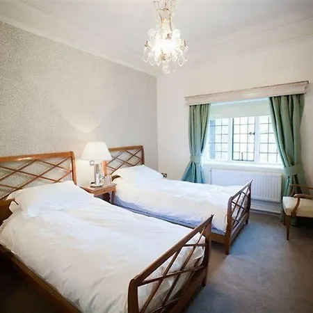 Grays Court 4*