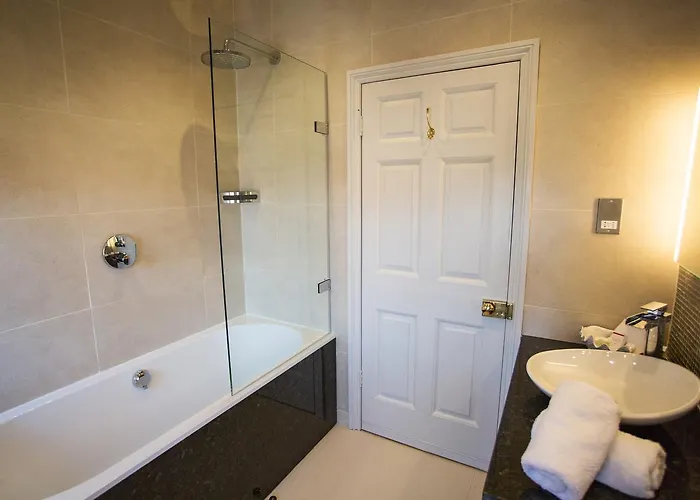 Grays Court 4*